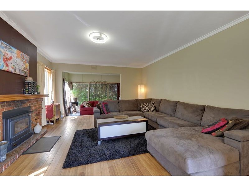 10 Cedar Street, Lindisfarne TAS 7015