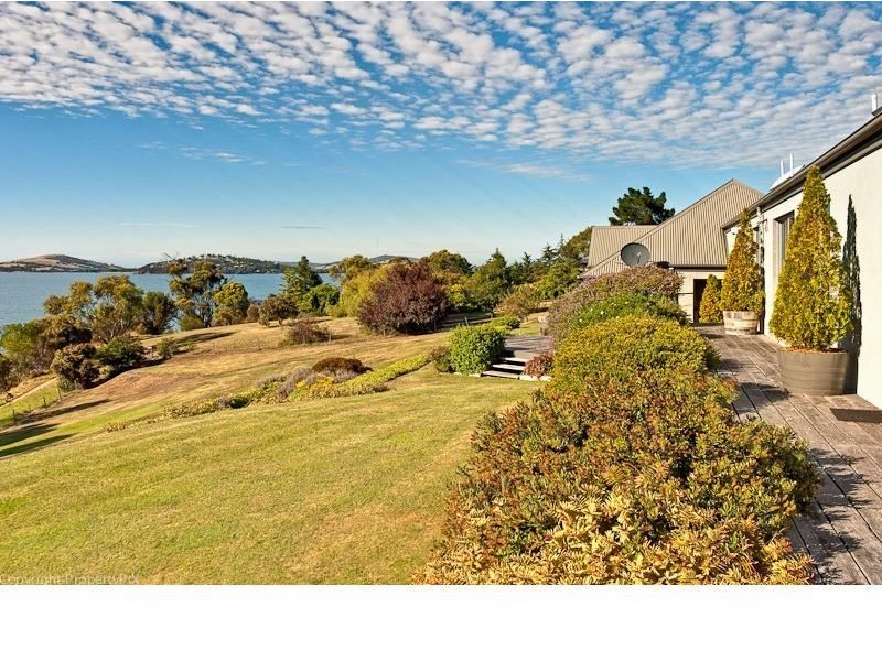 15 Kirra Road, Roches Beach TAS 7170