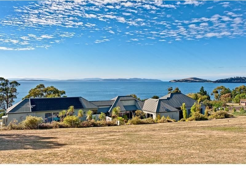 15 Kirra Road, Roches Beach TAS 7170