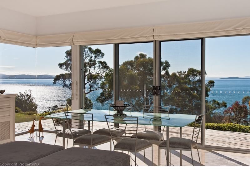 15 Kirra Road, Roches Beach TAS 7170