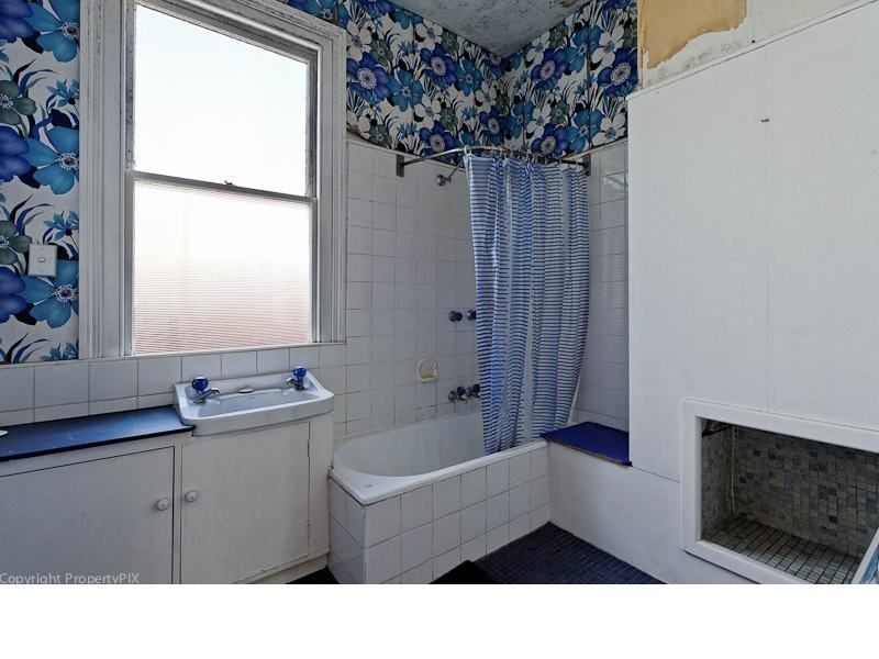 6 Liena Road, Lindisfarne TAS 7015