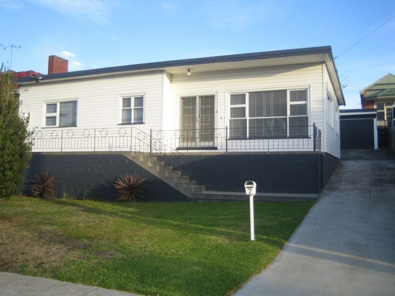 7 Sunnyside Road, Lindisfarne TAS 7015