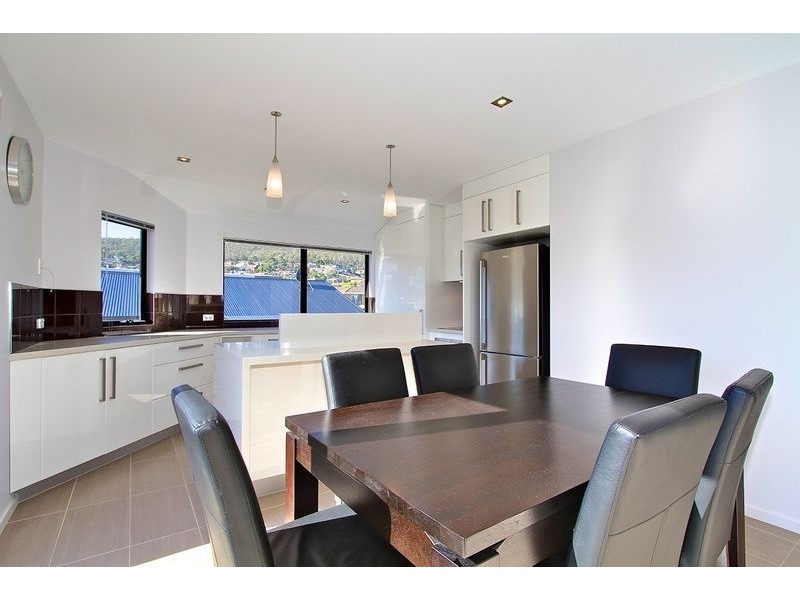 2/275 Clarence Street, Howrah TAS 7018