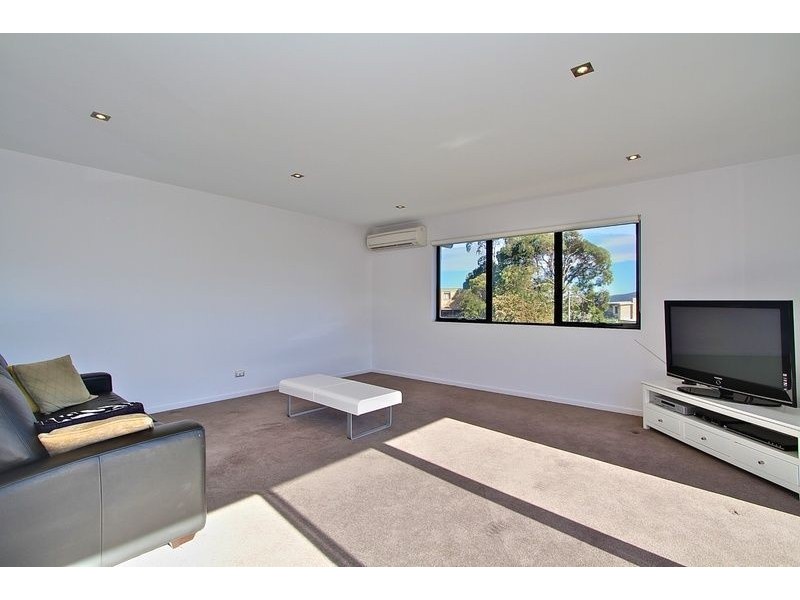 2/275 Clarence Street, Howrah TAS 7018