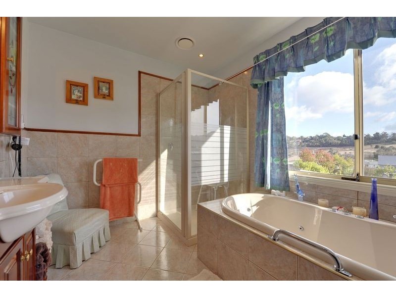 52 Bass Street, Warrane TAS 7018