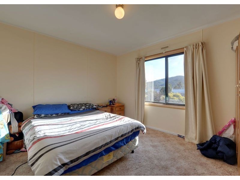 252 Cambridge Road, Warrane TAS 7018