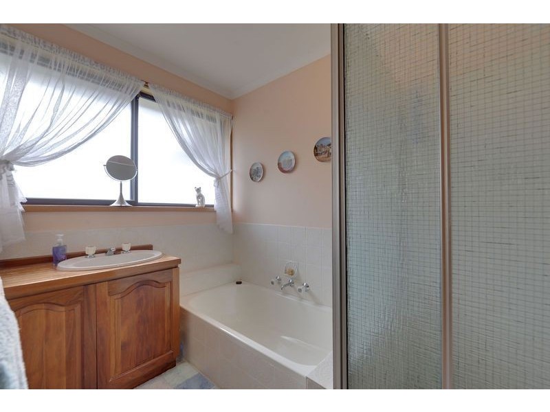 14 Tulloch Court, Lindisfarne TAS 7015