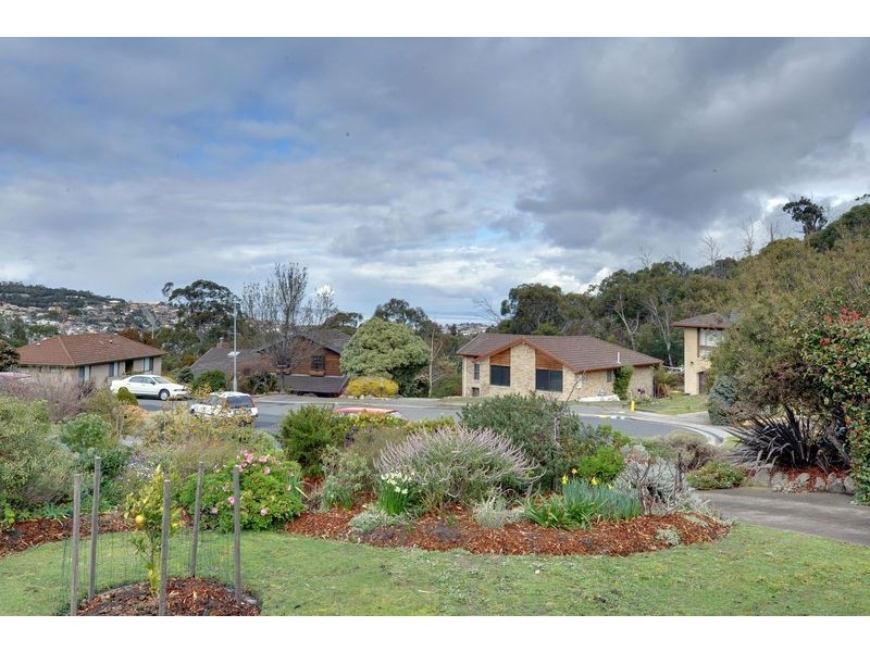 14 Tulloch Court, Lindisfarne TAS 7015