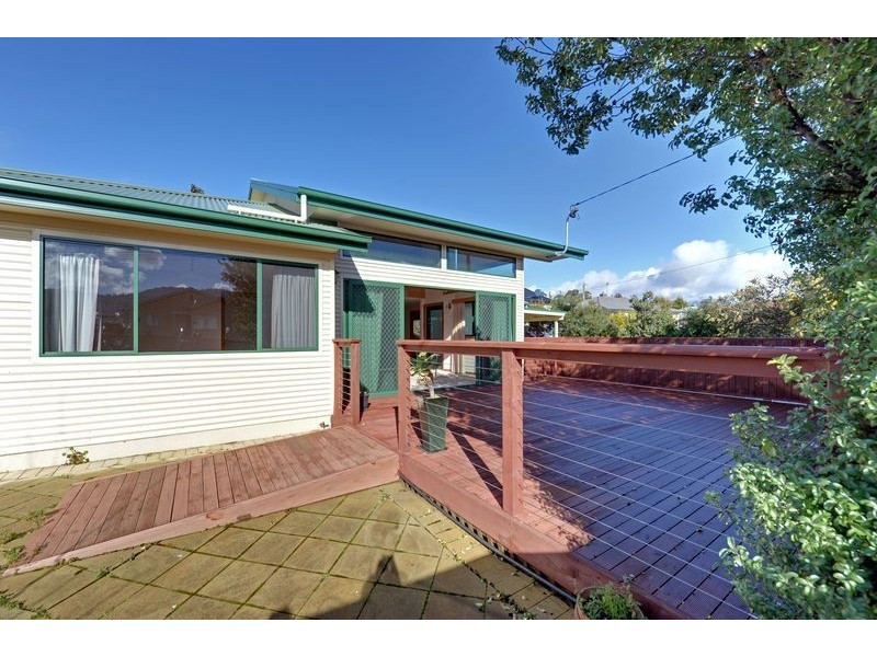 17d Amundsen Crescent, Warrane TAS 7018