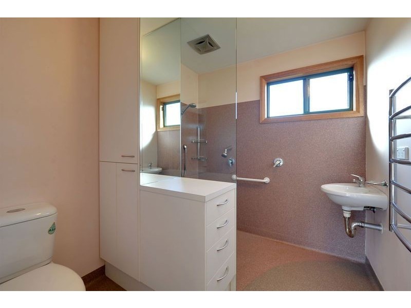 17d Amundsen Crescent, Warrane TAS 7018