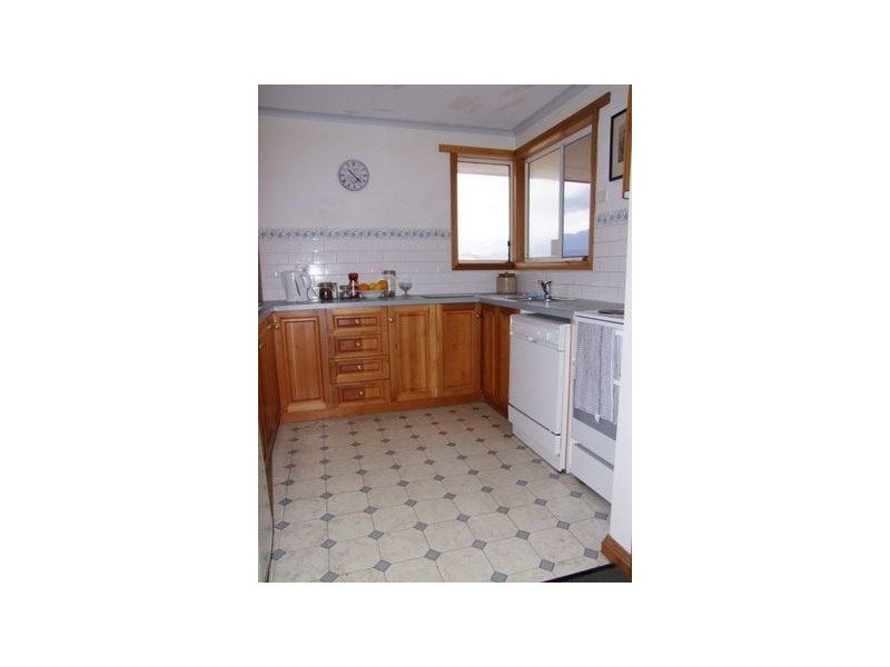 Unit 1/18 Excalibur Place, Lindisfarne TAS 7015