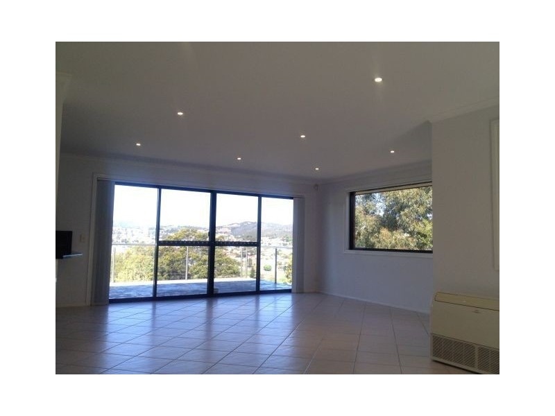 8 Wassell Place, Lindisfarne TAS 7015