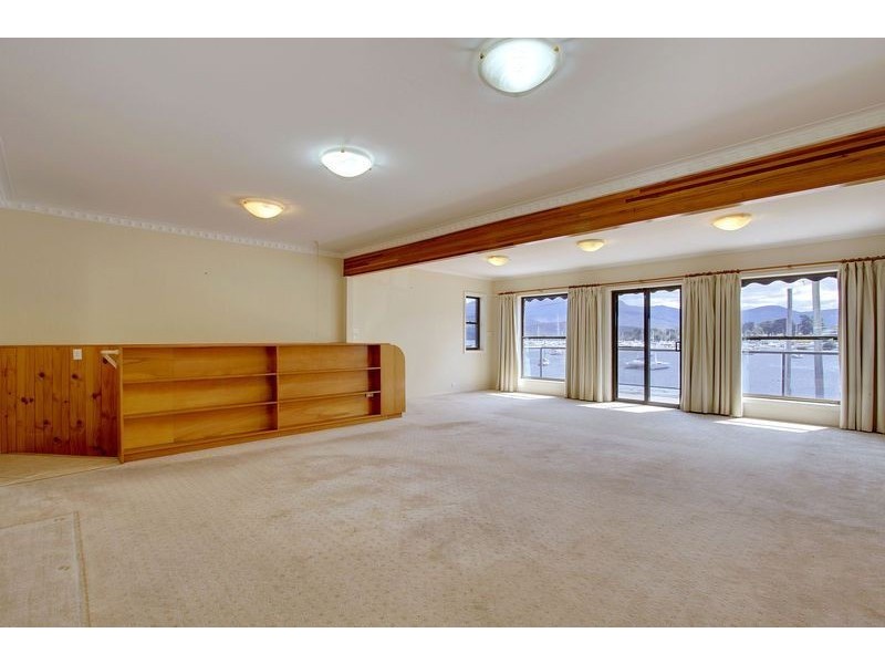 46 Esplanade, Lindisfarne TAS 7015