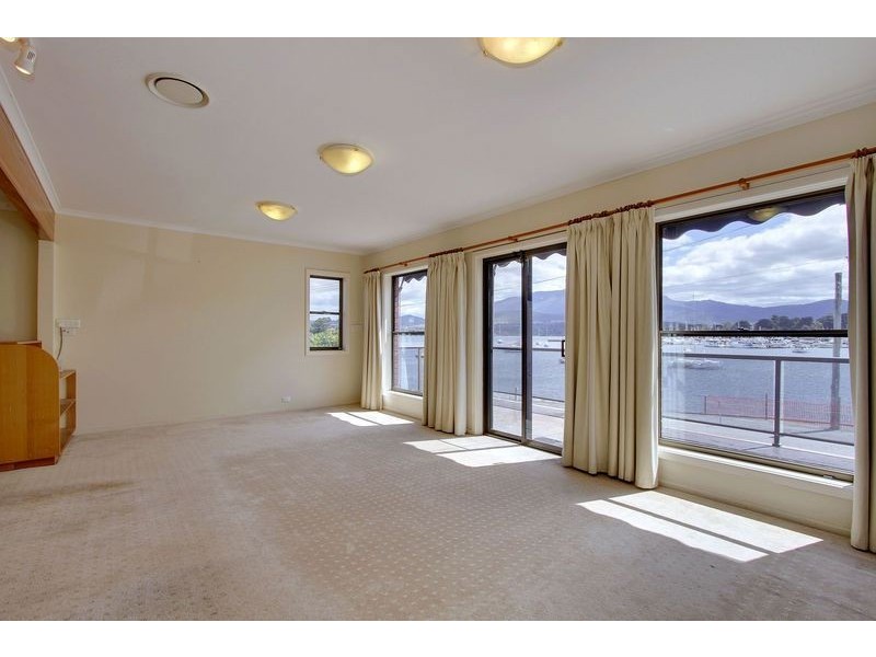 46 Esplanade, Lindisfarne TAS 7015