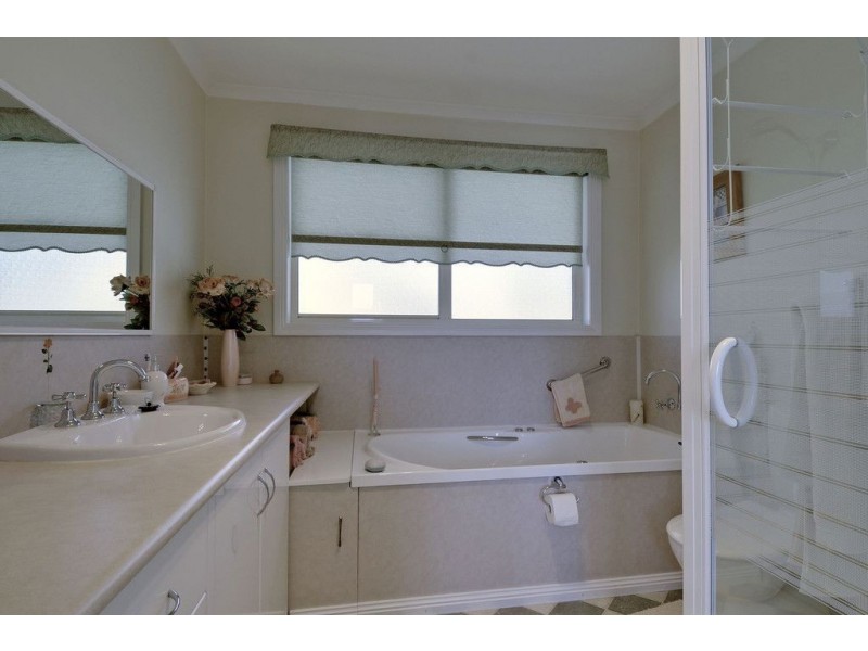 5 Gould Crescent, Rosetta TAS 7010