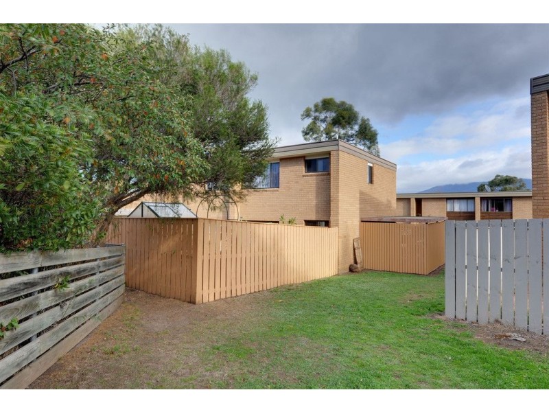 30/4 Clifford Court, Howrah TAS 7018