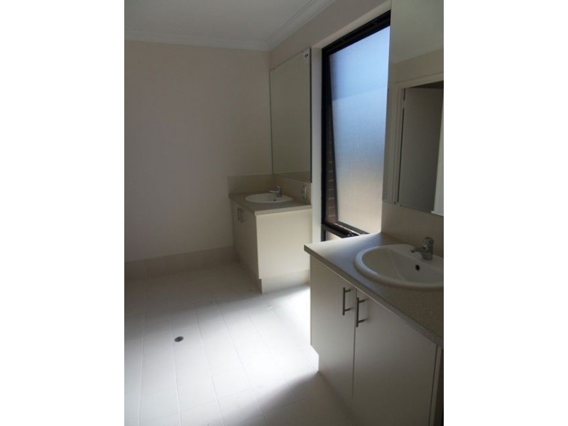 34 Drummond Street, Helena Valley WA 6056