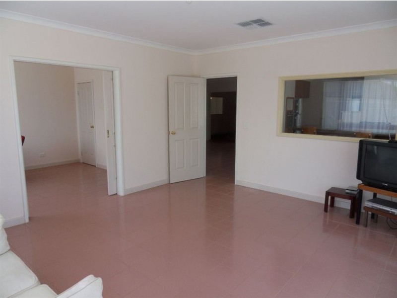 227 Warton Road, Thornlie WA 6108