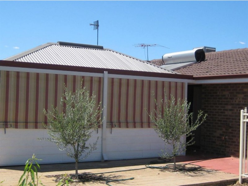 77 Burnett Ave, Leeming WA 6149