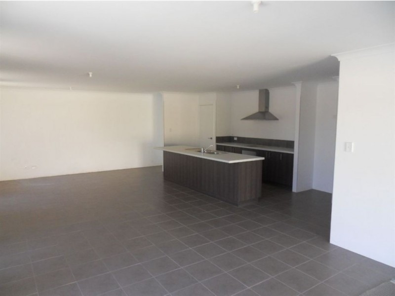 25 Streamside Way, Southern River WA 6110