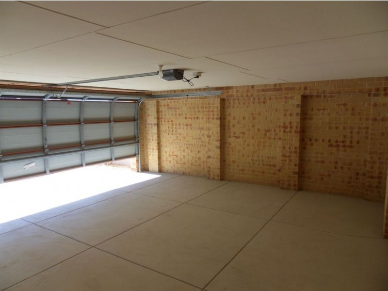 4 Dafodil Road, Canning Vale WA 6155