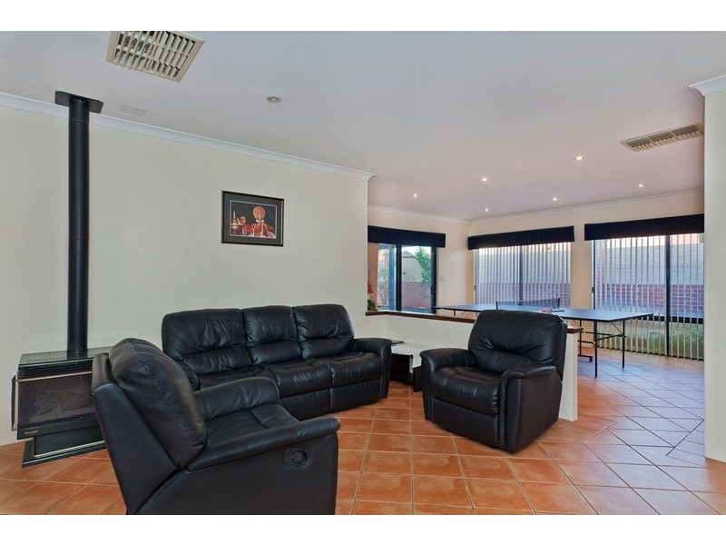 1 Woodspring Trail, Canning Vale WA 6155