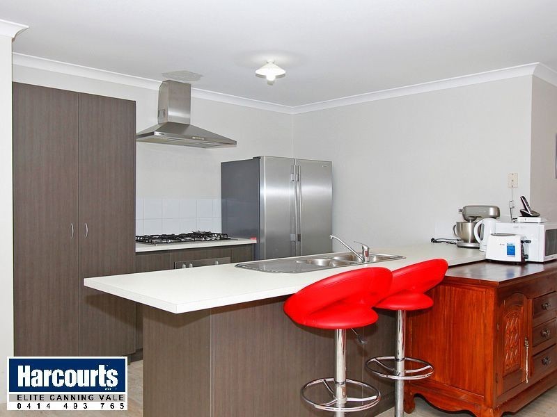 8 Derby Lane, Harrisdale WA 6112