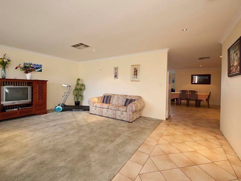 156 Southacre Drive, Canning Vale WA 6155
