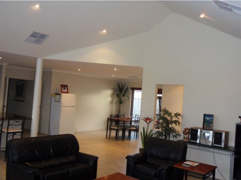 4 The Grandstand, Harrisdale WA 6112