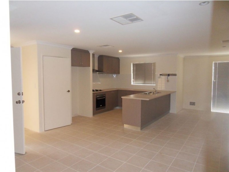 10 Wardle Court, Piara Waters WA 6112