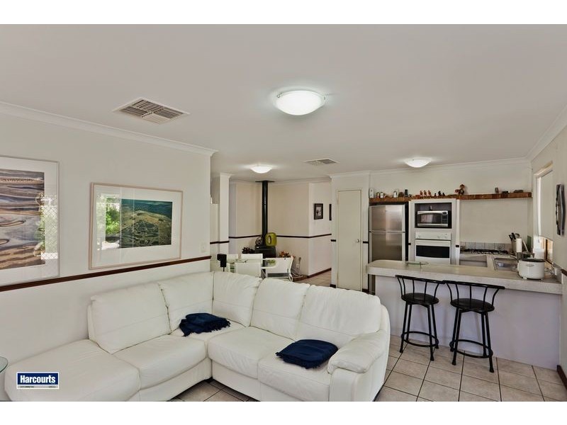 15 Rangeview Court, Maddington WA 6109