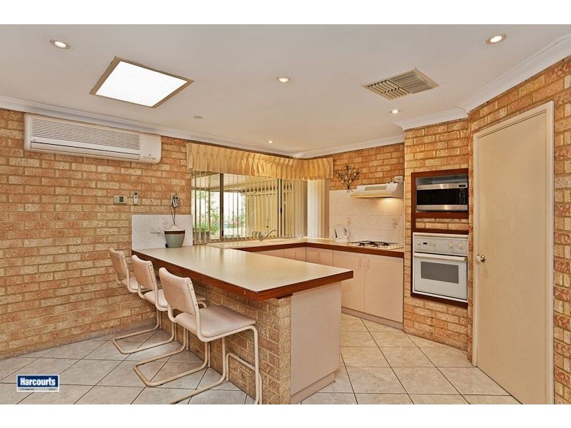 14 Barrul Place, Thornlie WA 6108