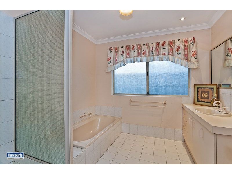 14 Barrul Place, Thornlie WA 6108