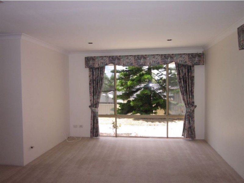 4 Fern Place, Woodvale WA 6026