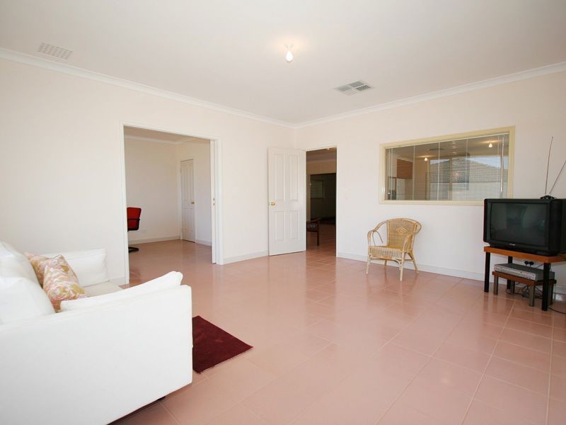 227 Warton Road, Thornlie WA 6108