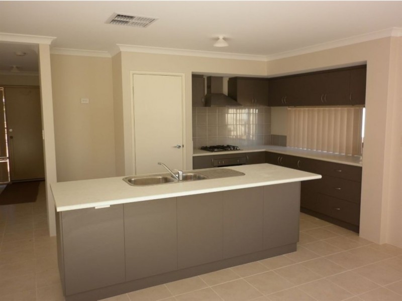 58 Riva Entrance, Piara Waters WA 6112