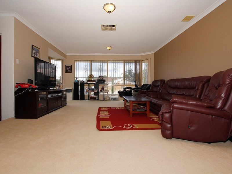 62 Merrifield Cir, Leeming WA 6149