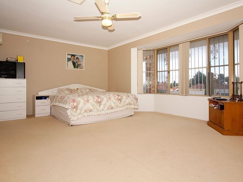 62 Merrifield Cir, Leeming WA 6149