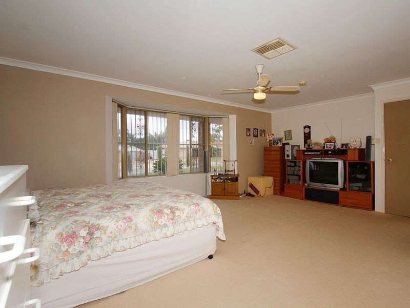 62 Merrifield Cir, Leeming WA 6149