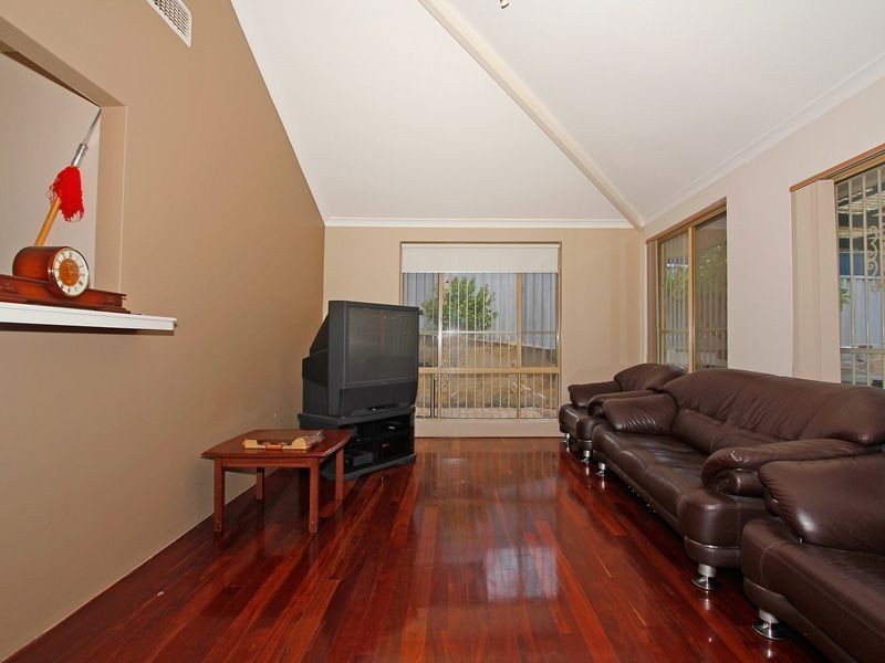 62 Merrifield Cir, Leeming WA 6149