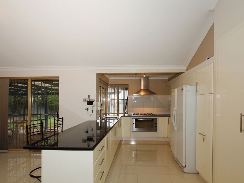 62 Merrifield Cir, Leeming WA 6149