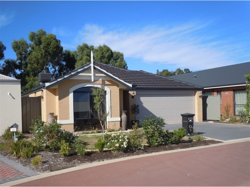 11 Gilman Court, Piara Waters WA 6112