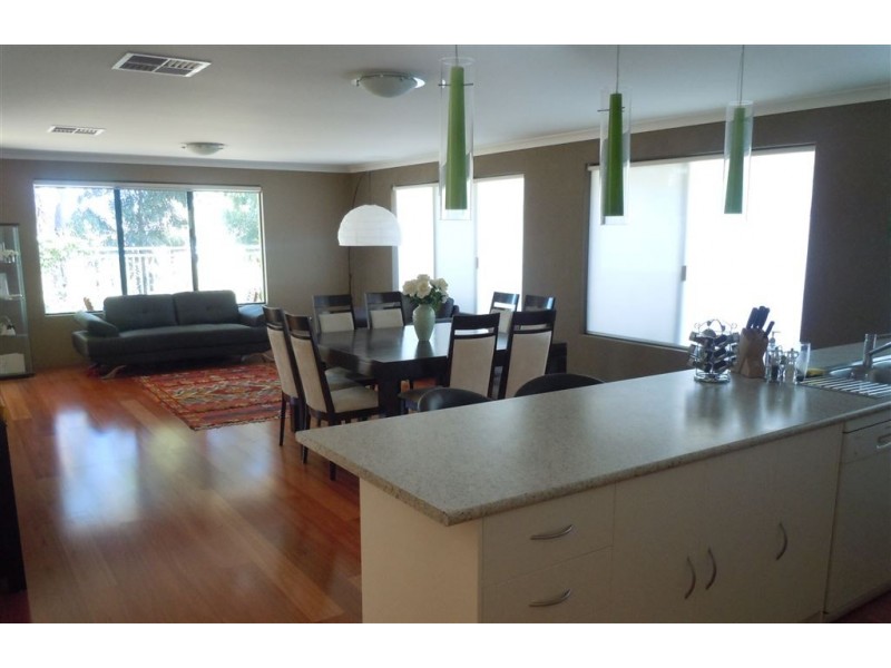 11 Gilman Court, Piara Waters WA 6112