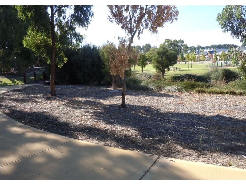 11 Gilman Court, Piara Waters WA 6112