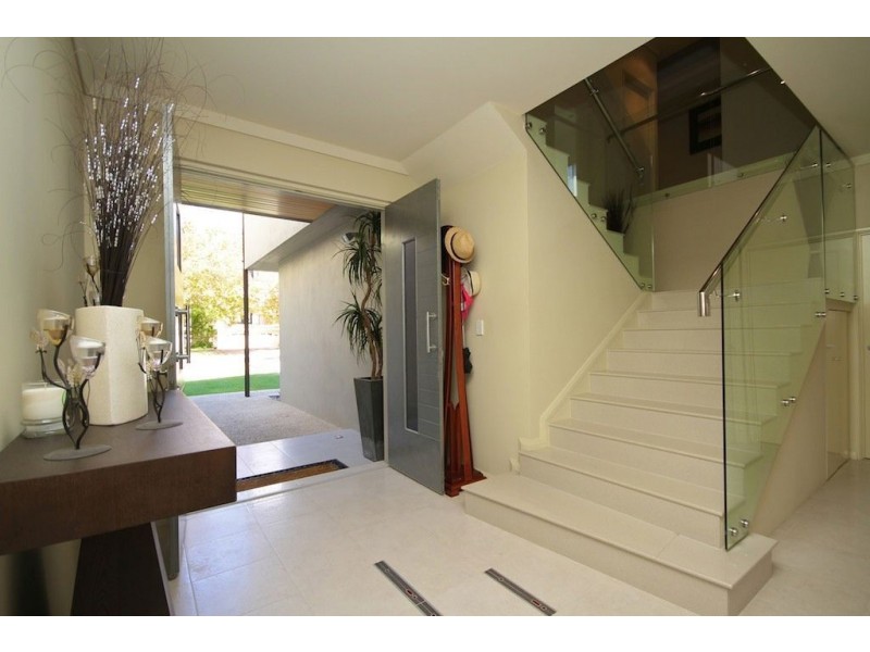 6B Tweeddale Road, Applecross WA 6153