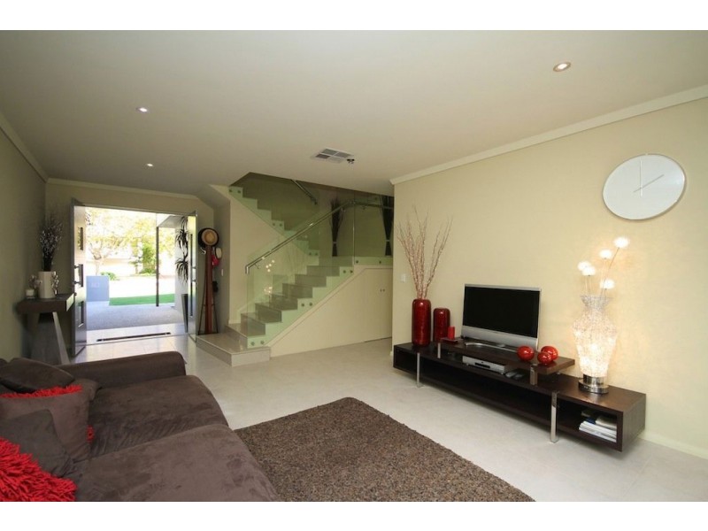 6B Tweeddale Road, Applecross WA 6153