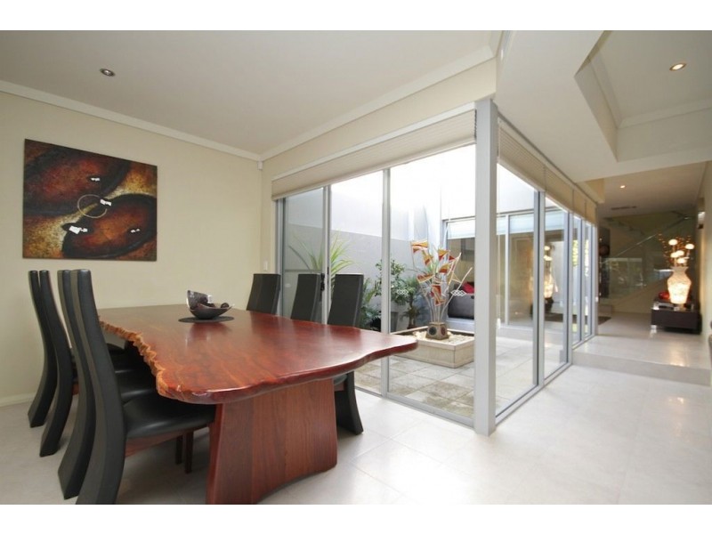 6B Tweeddale Road, Applecross WA 6153