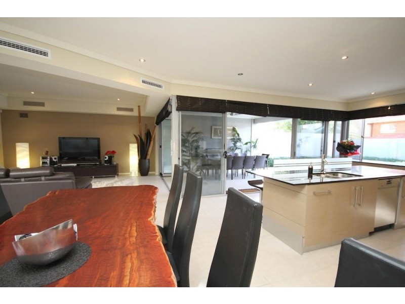 6B Tweeddale Road, Applecross WA 6153