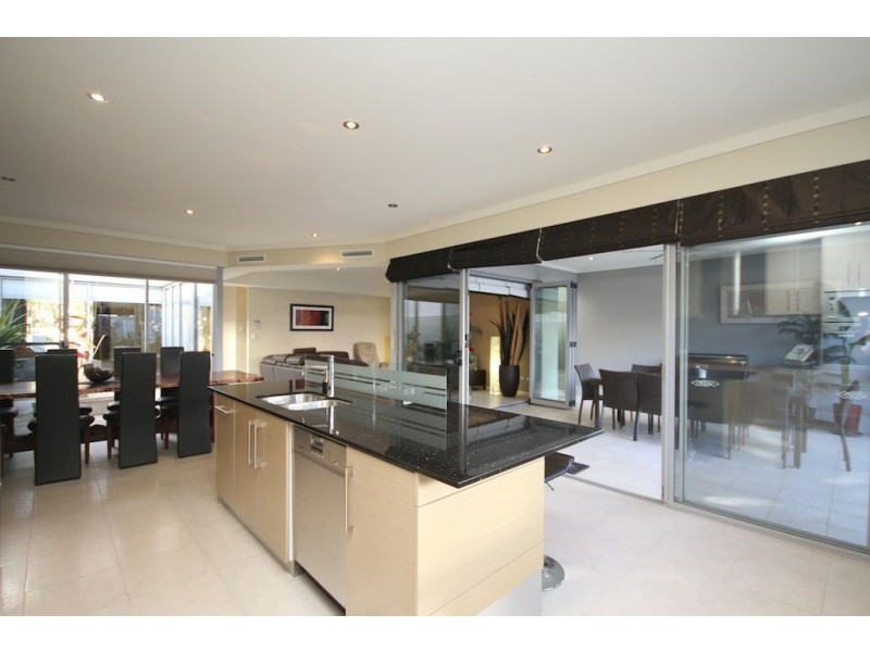 6B Tweeddale Road, Applecross WA 6153