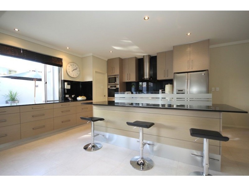 6B Tweeddale Road, Applecross WA 6153